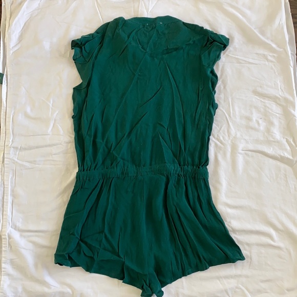 Green romper - Picture 3 of 3